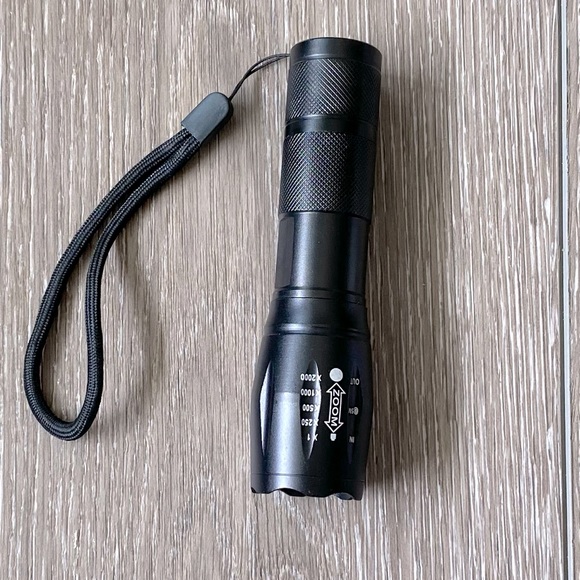 NEW! Tactical Flashlight Rechargeable Waterproof S1000 High Lumen Zooms 5 Modes - Picture 2 of 13